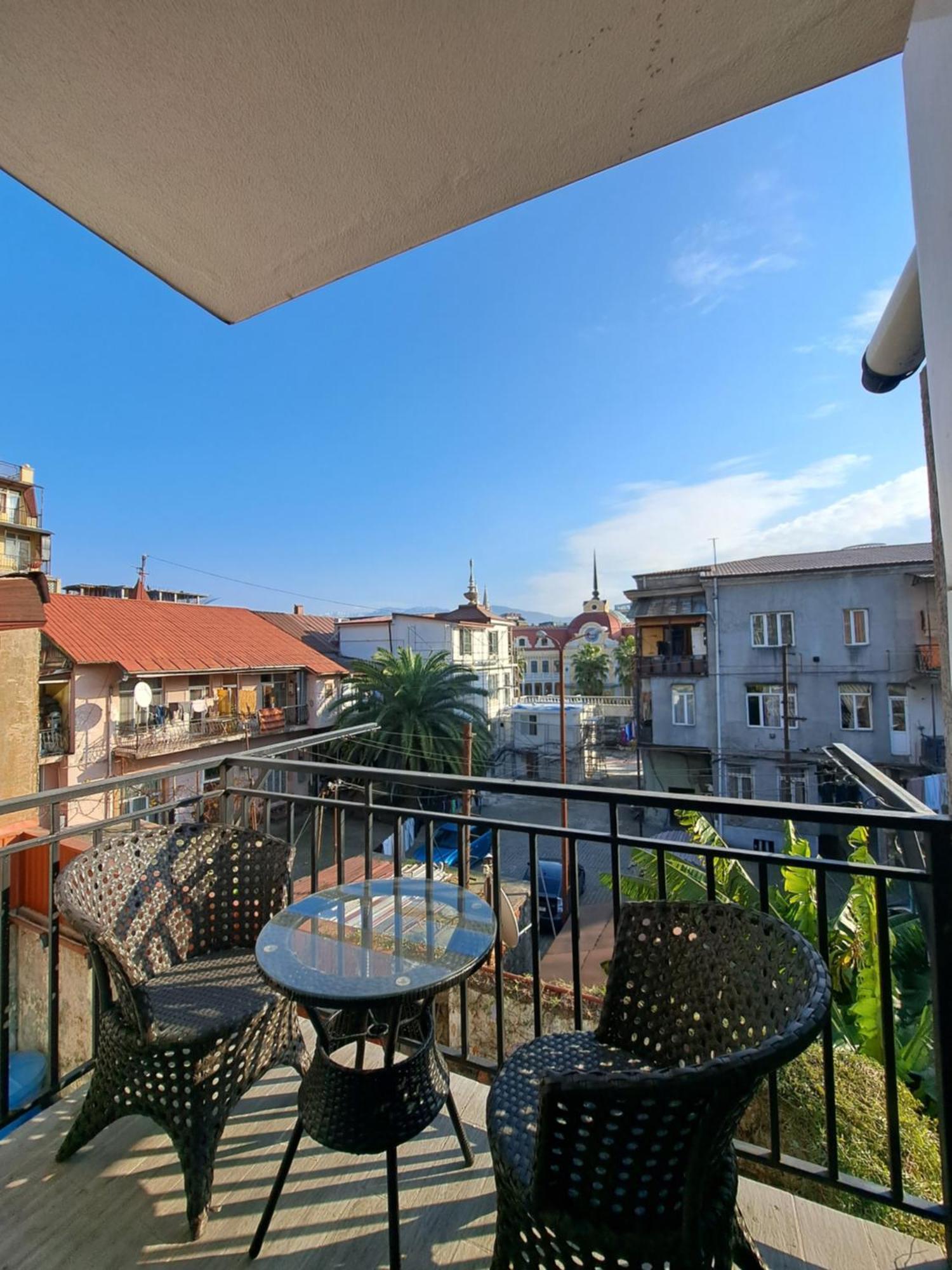 Karvi Hostel & Suites Batumi Zewnętrze zdjęcie